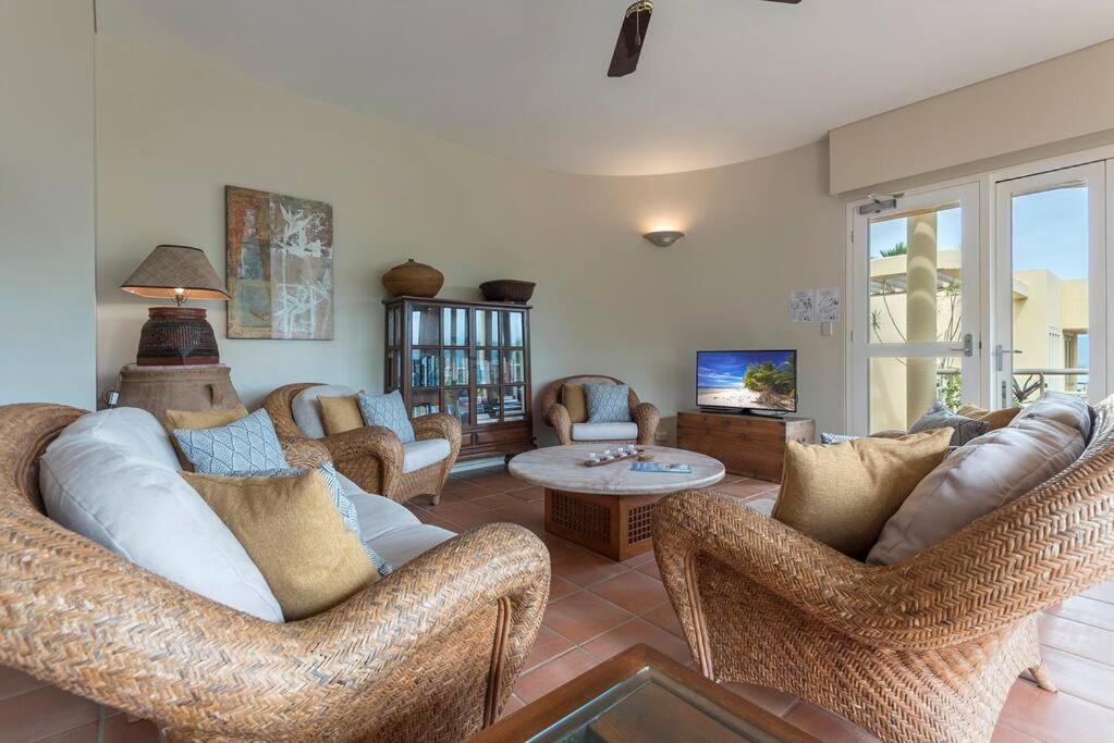 Hill No.6 - Stunning Coral Sea Views Apartment *