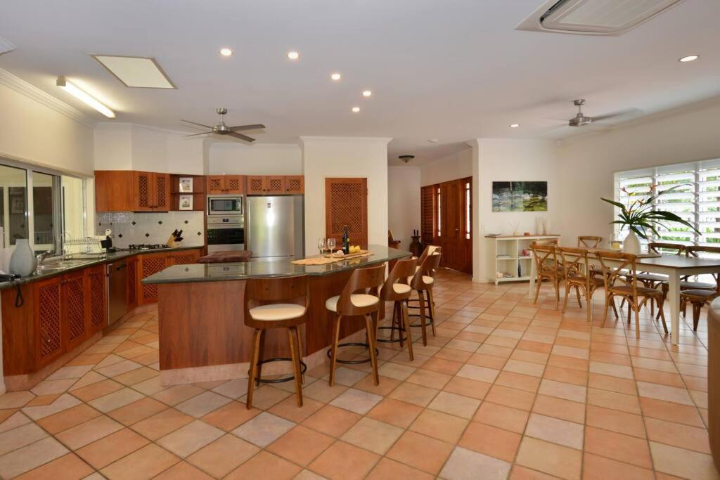 Solander House - 5 Bedrooms By The * Port Douglas