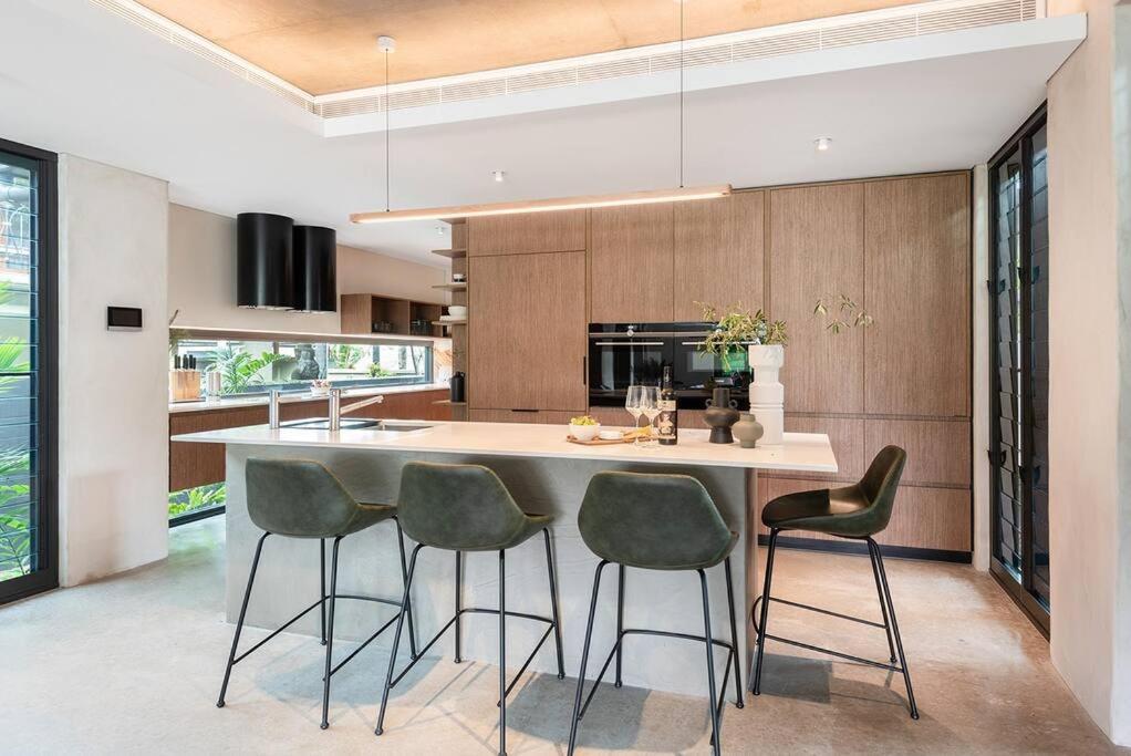 8 Beachfront Mirage *