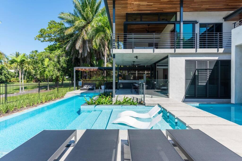 8 Beachfront Mirage Holiday home Port Douglas