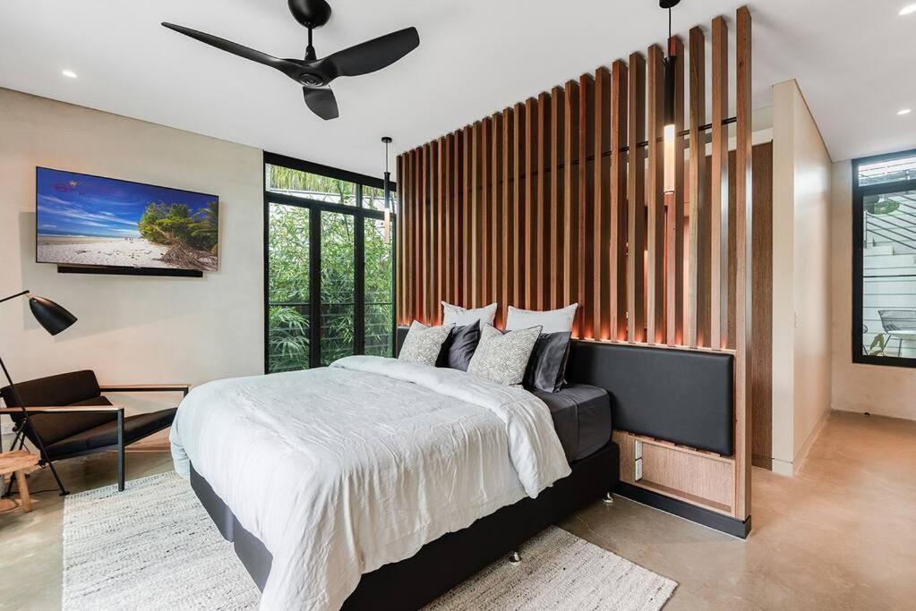8 Beachfront Mirage *
