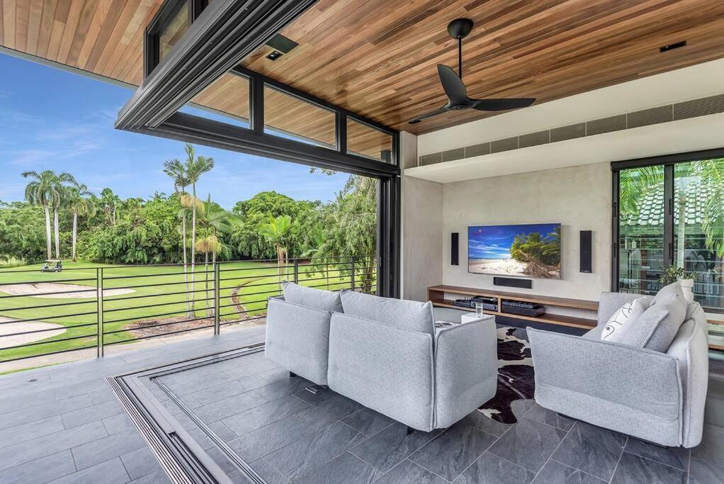 8 Beachfront Mirage Holiday home Port Douglas
