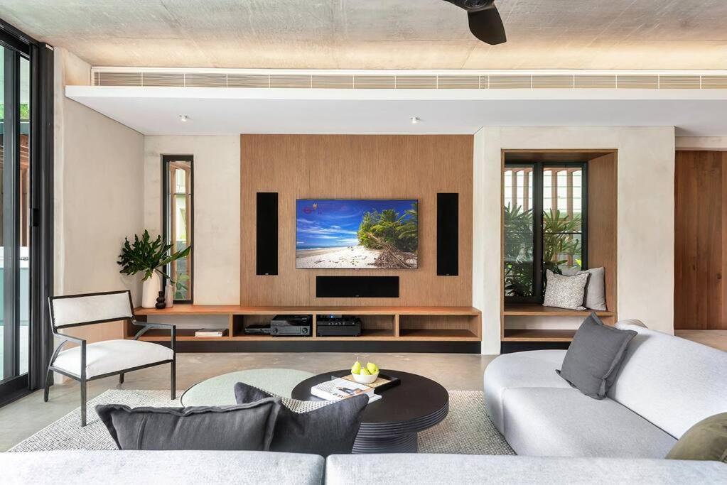 8 Beachfront Mirage Port Douglas