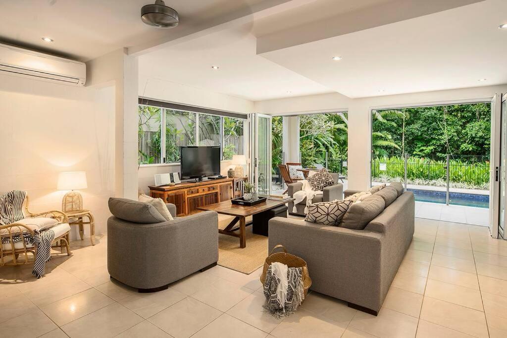 Holiday home Indirah On The - A Spacious Beachfront Port Douglas