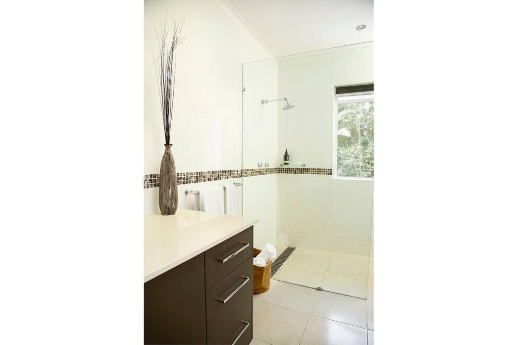 Indirah On The - A Spacious Beachfront * Port Douglas
