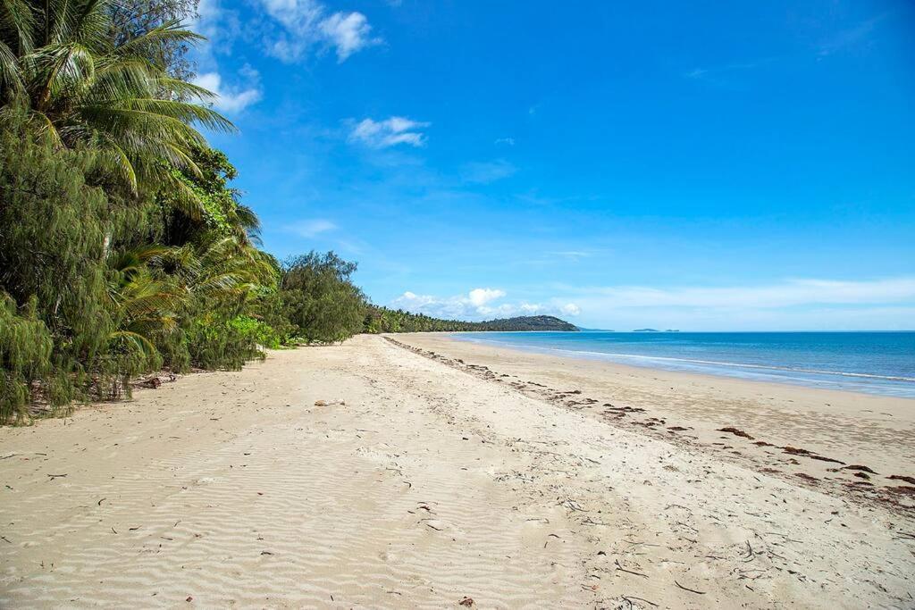 Indirah On The - A Spacious Beachfront Holiday home *