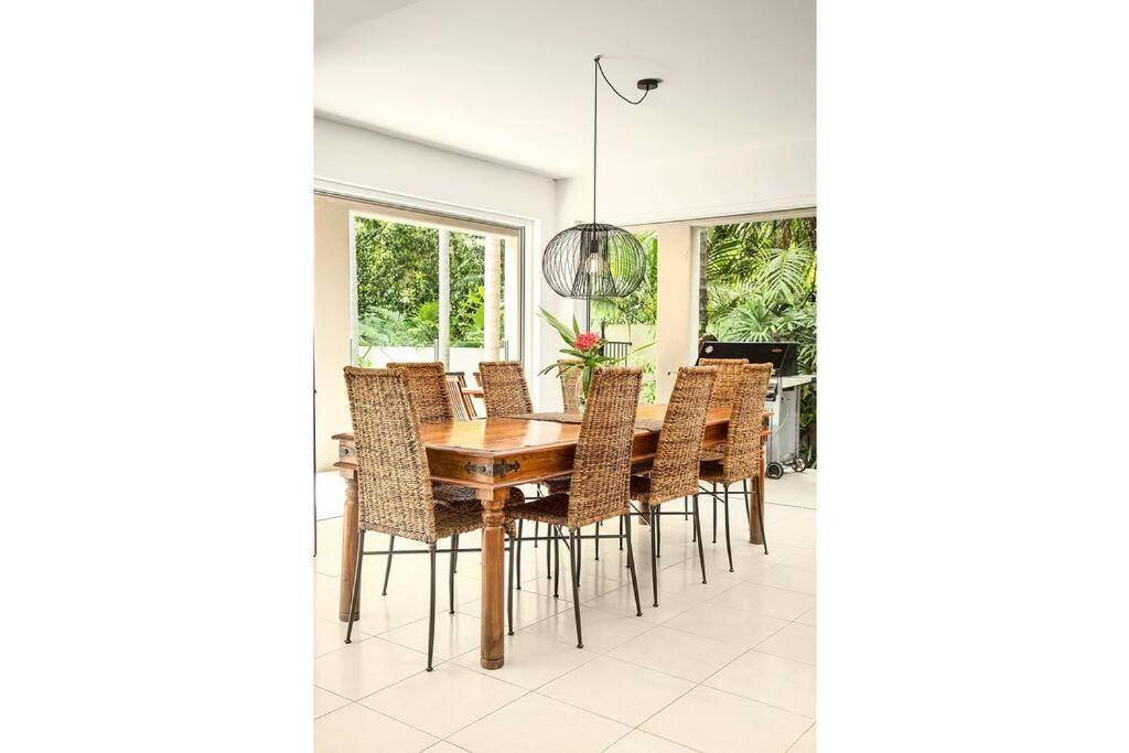 Indirah On The - A Spacious Beachfront Holiday home *