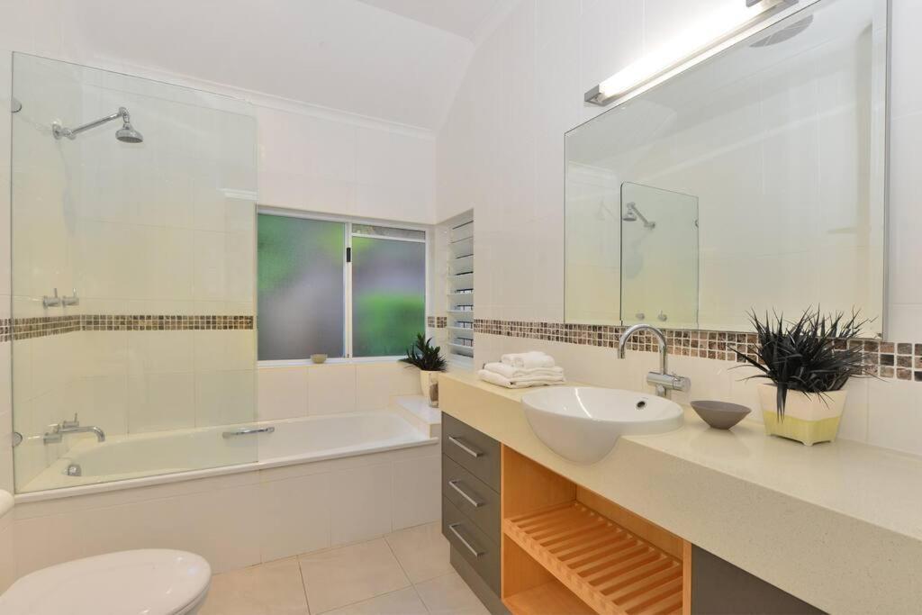 Holiday home Indirah On The - A Spacious Beachfront