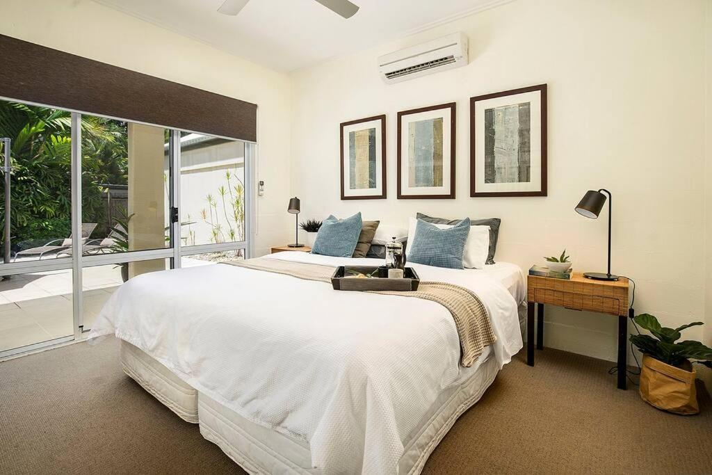 Indirah On The - A Spacious Beachfront Holiday home *