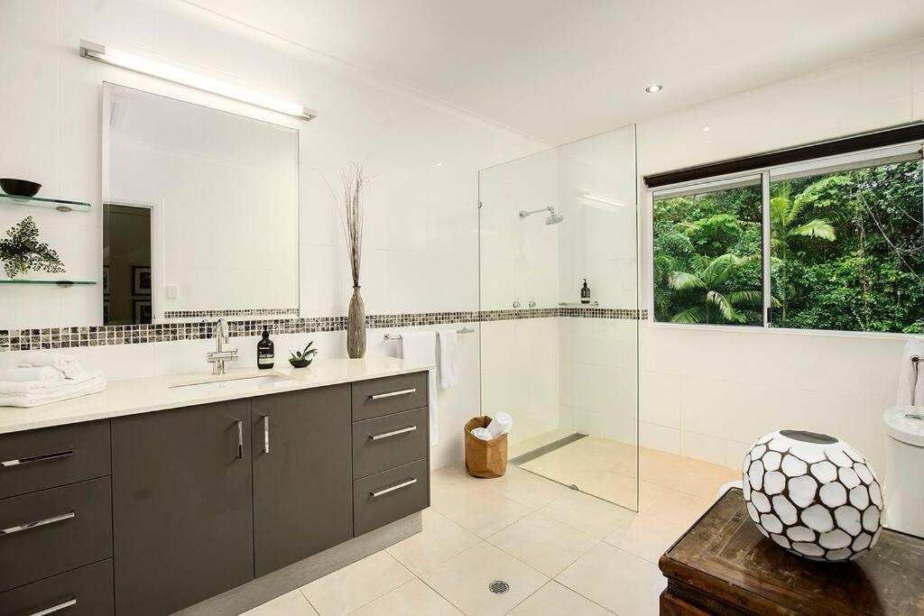 Holiday home Indirah On The - A Spacious Beachfront Port Douglas