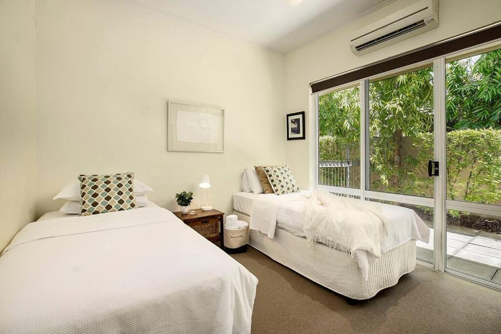 Indirah On The - A Spacious Beachfront Holiday home Port Douglas