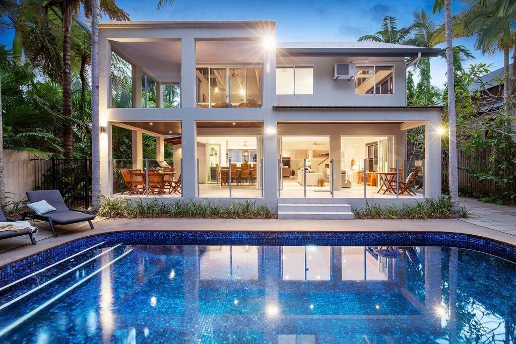 Indirah On The - A Spacious Beachfront * Port Douglas