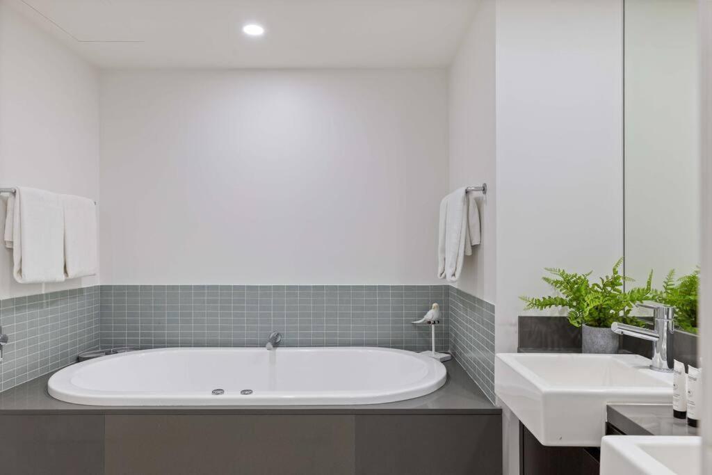 Apartment Rooftop Oasis At Temple With