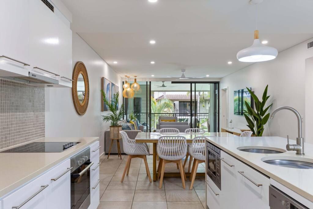 Rooftop Oasis At Temple With Apartment Port Douglas