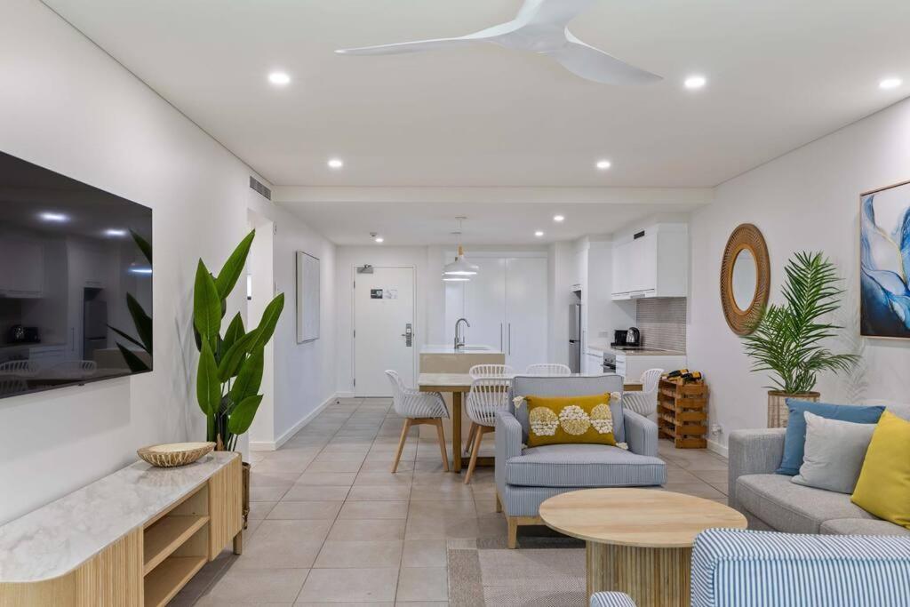 Apartment Rooftop Oasis At Temple With *