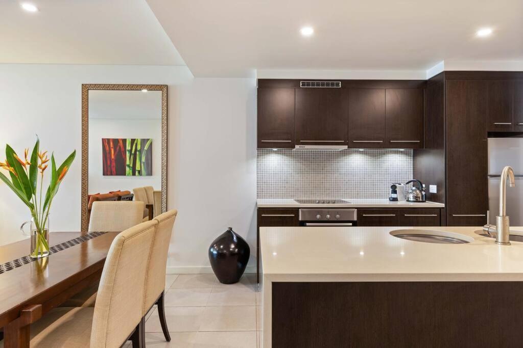 Devine Rooftop Penthouse At Temple Port Douglas