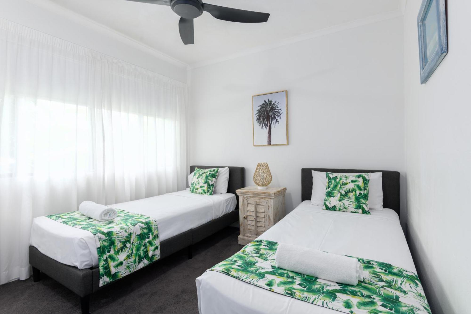 Unit 4 @ Tropical Reef Apartment