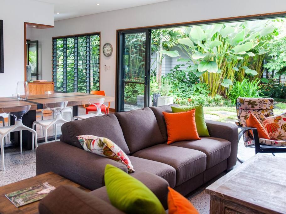 Holiday home 11 - Luxury 5 Bedroom Across From The Port Douglas