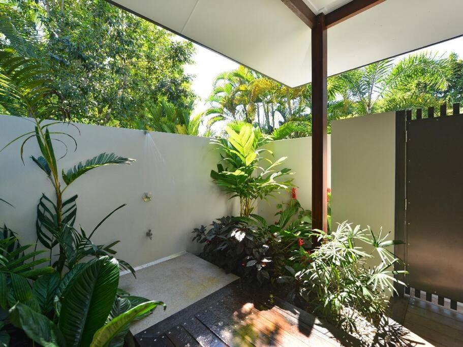 11 - Luxury 5 Bedroom Across From The Holiday home *