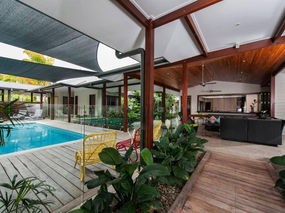 Holiday home 11 - Luxury 5 Bedroom Across From The *