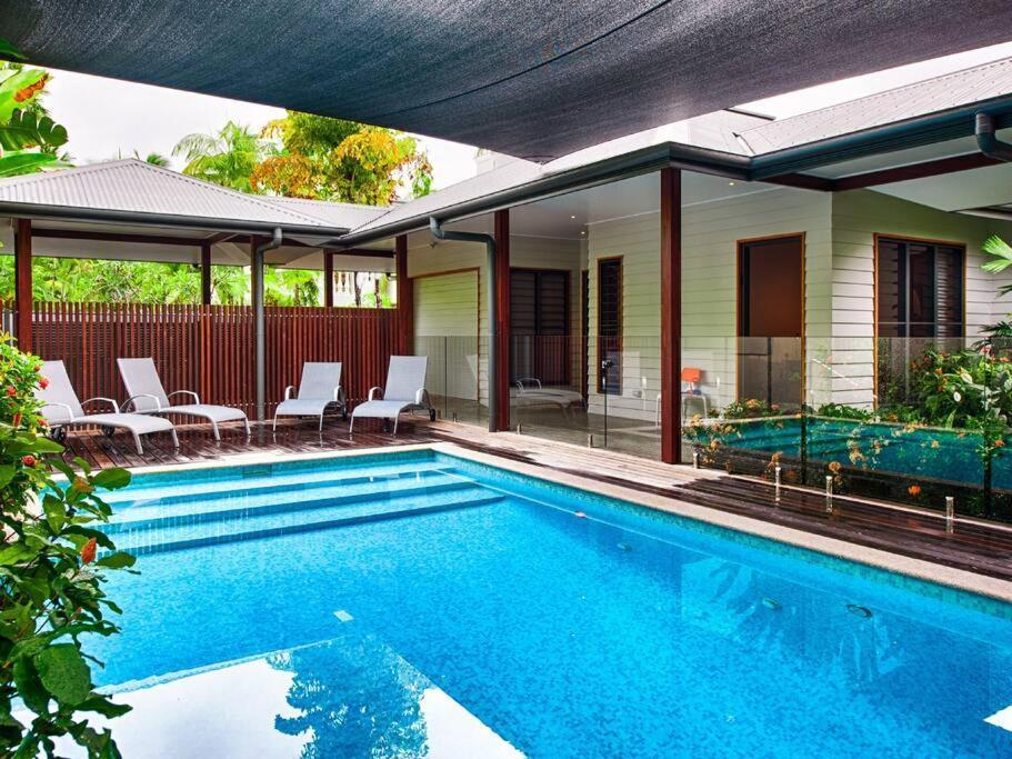 Holiday home 11 - Luxury 5 Bedroom Across From The *