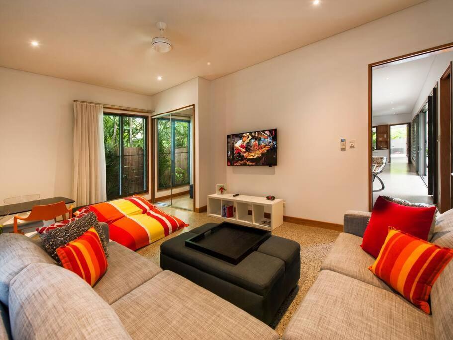11 - Luxury 5 Bedroom Across From The Holiday home