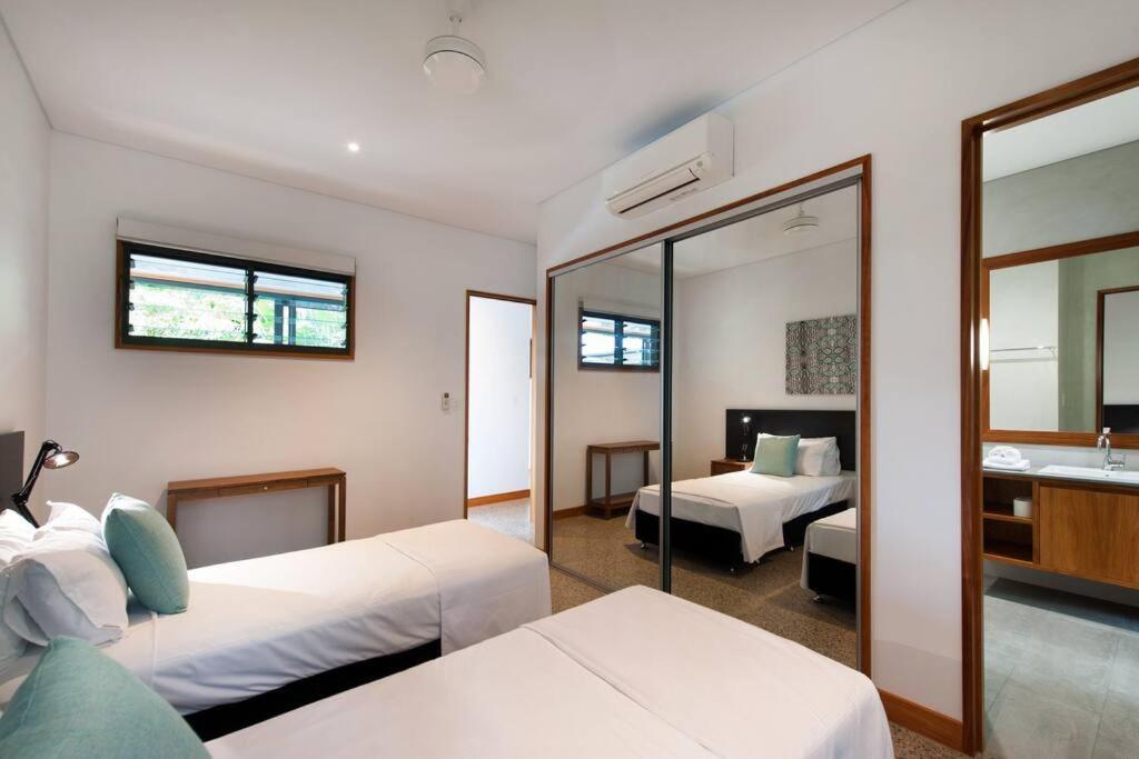 11 - Luxury 5 Bedroom Across From The Holiday home Port Douglas