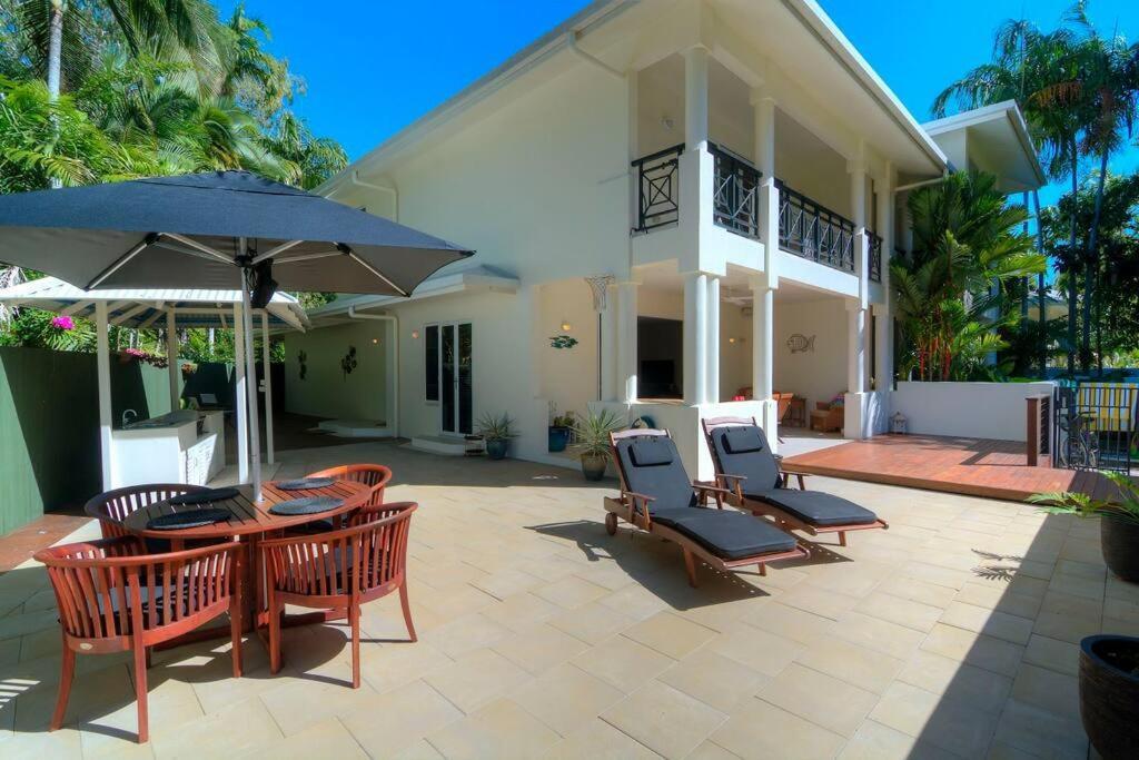 Whispering Palms - Beachfront
