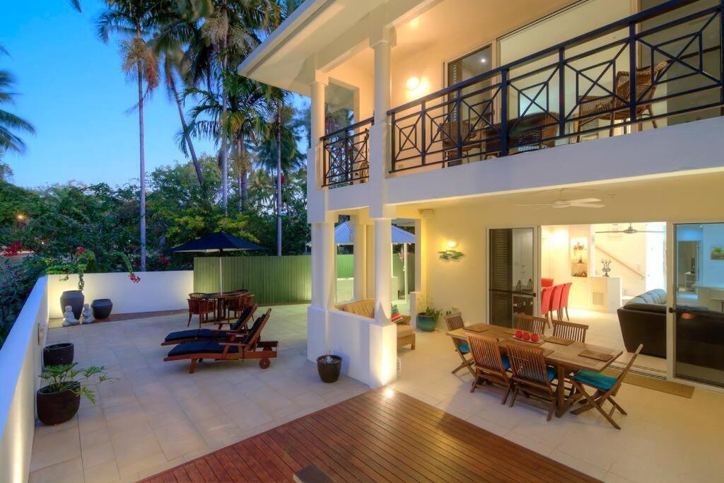 Whispering Palms - Beachfront