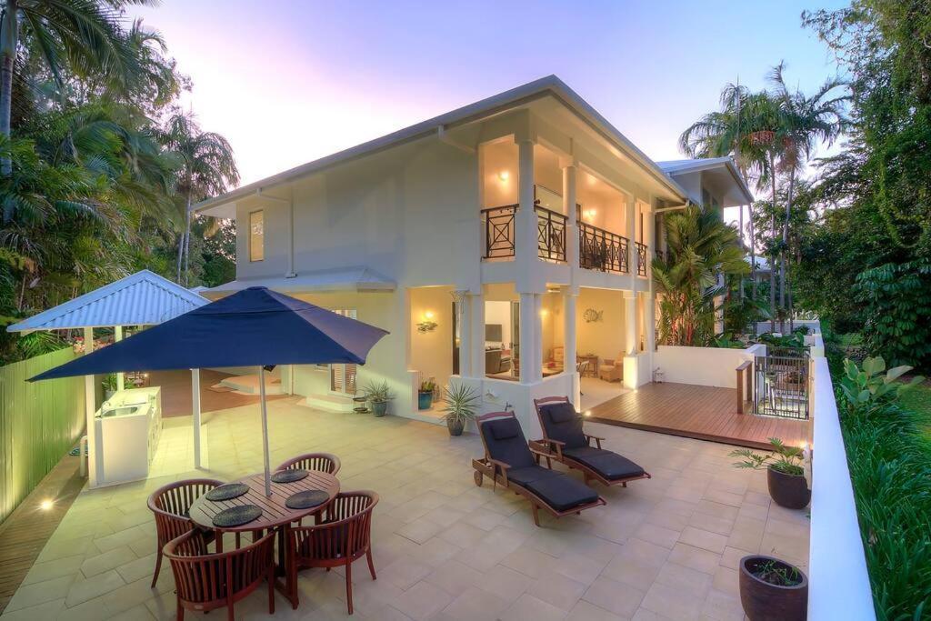 Holiday home Whispering Palms - Beachfront