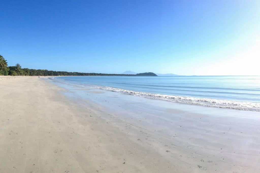 Whispering Palms - Beachfront Holiday home *