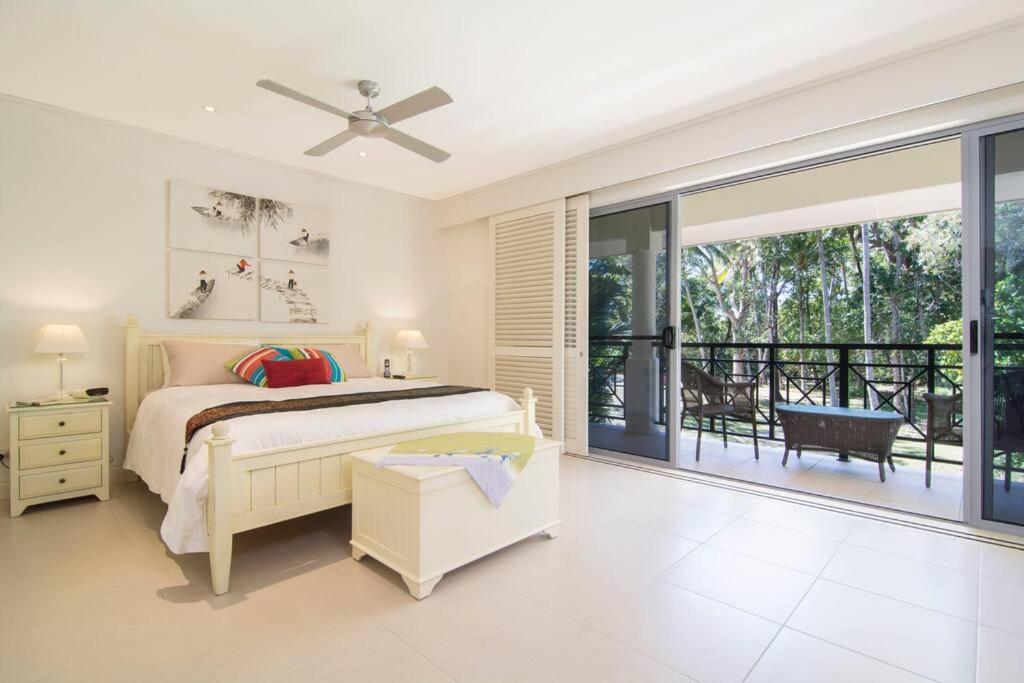 Holiday home Whispering Palms - Beachfront *