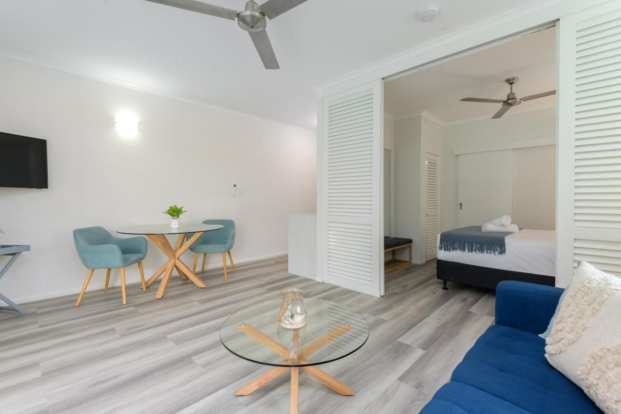 Apartment 1 Bedroom @ Palm #22 *