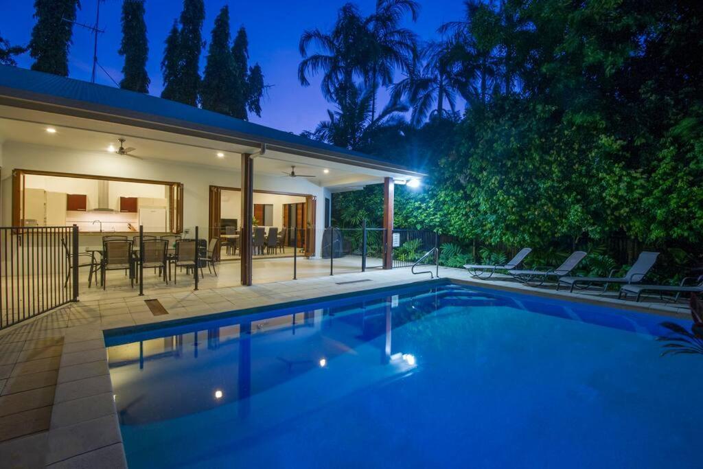 Footsteps To Four Mile - Holiday home *