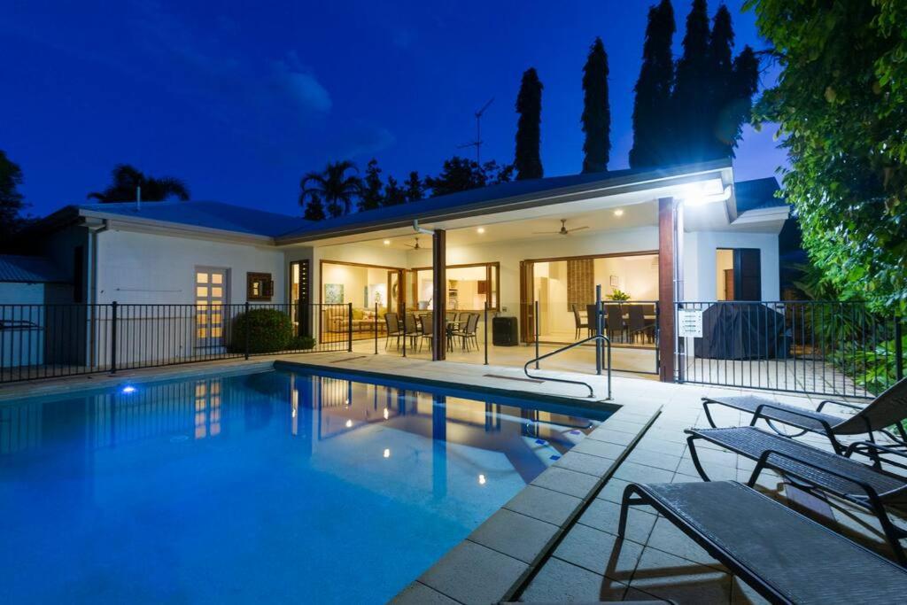 Footsteps To Four Mile - Holiday home *