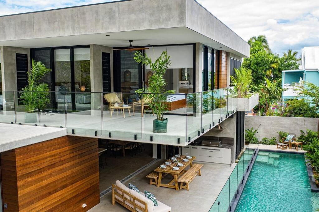Azure - Luxurious & Modern *