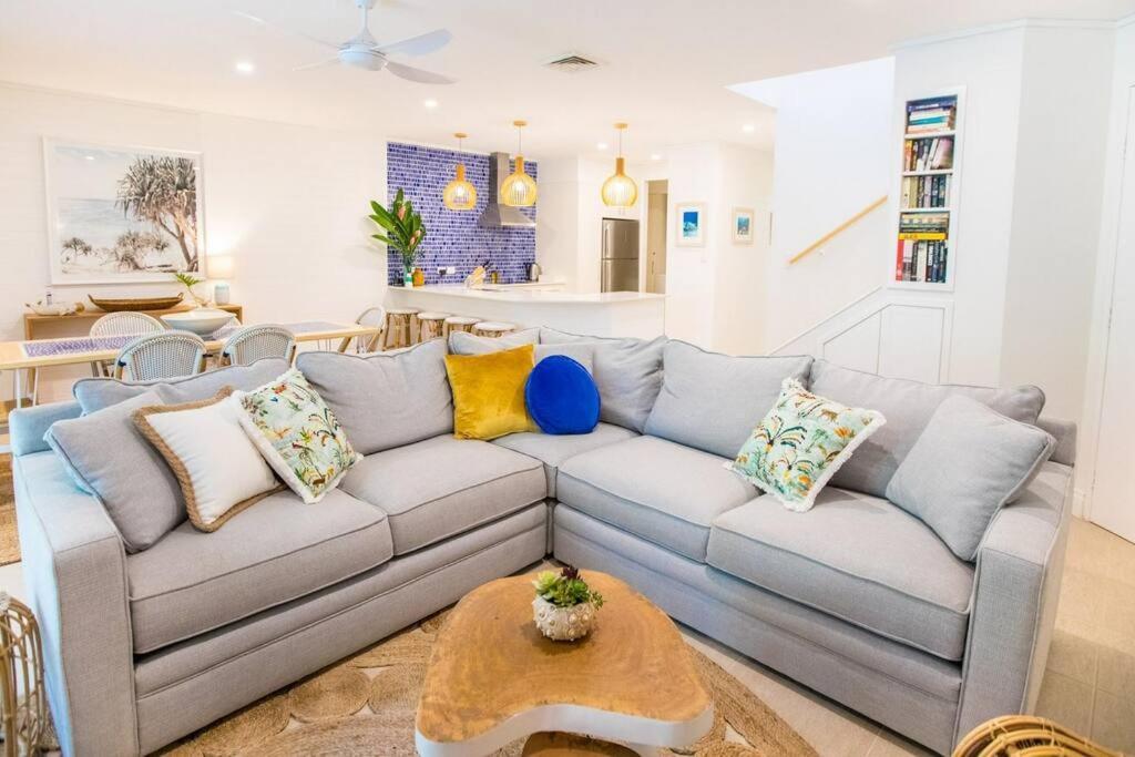 Villa Amaroo - Absolute Beachfront