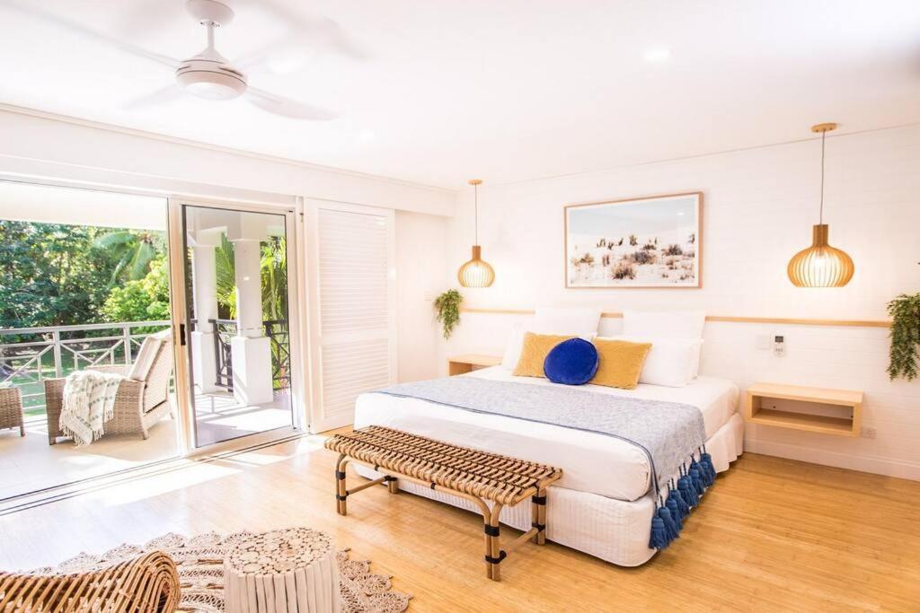 Amaroo - Absolute Beachfront Villa *