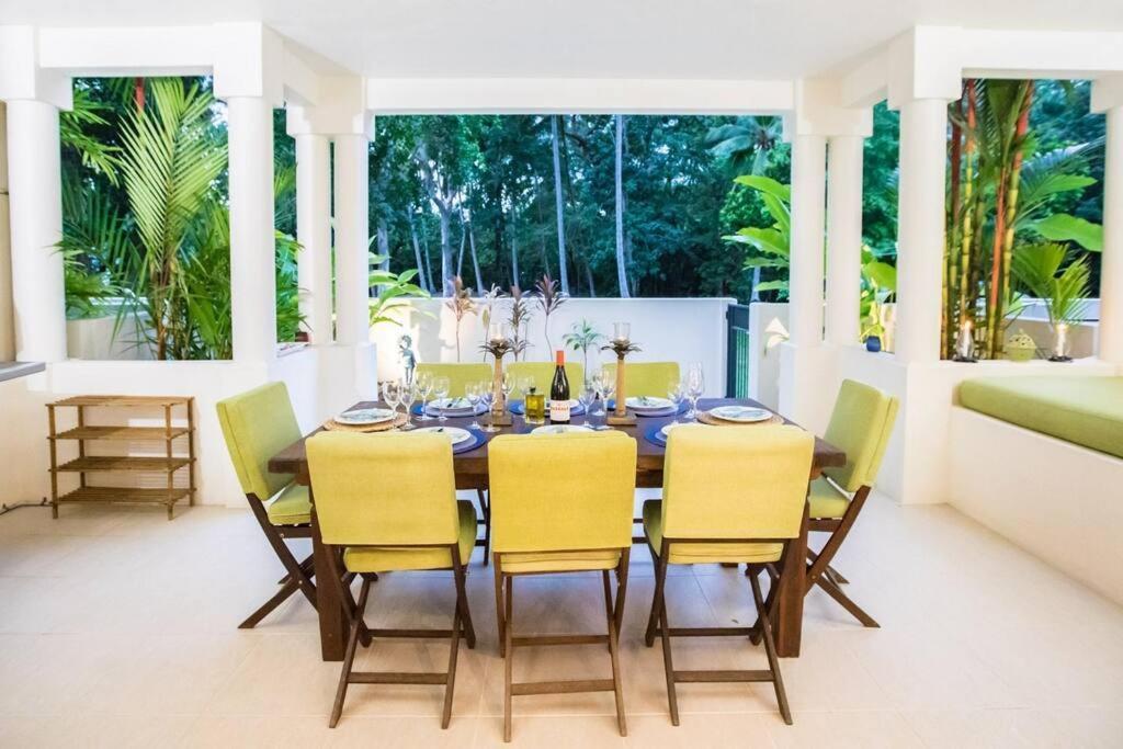 Amaroo - Absolute Beachfront *