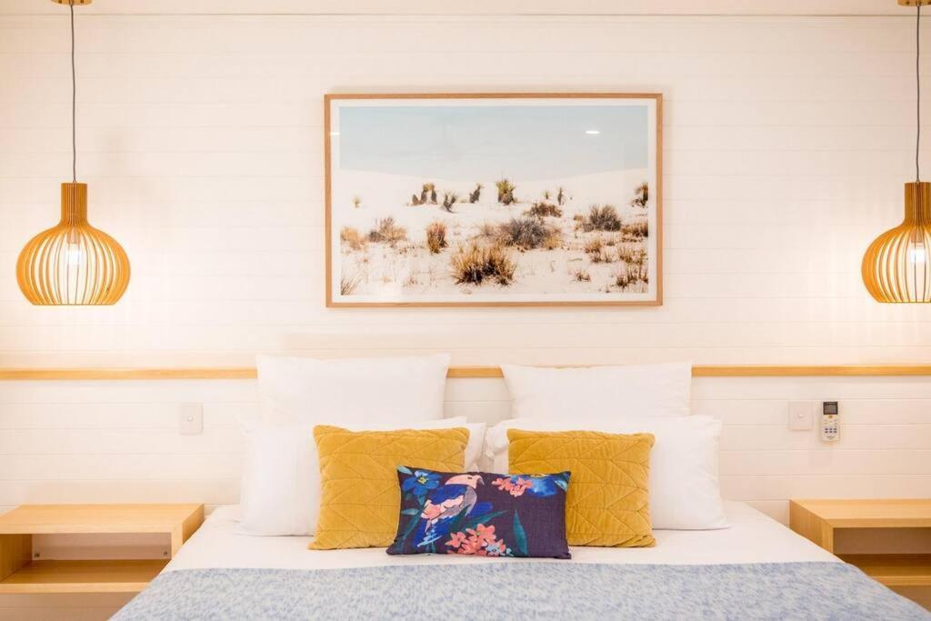 Amaroo - Absolute Beachfront Villa *