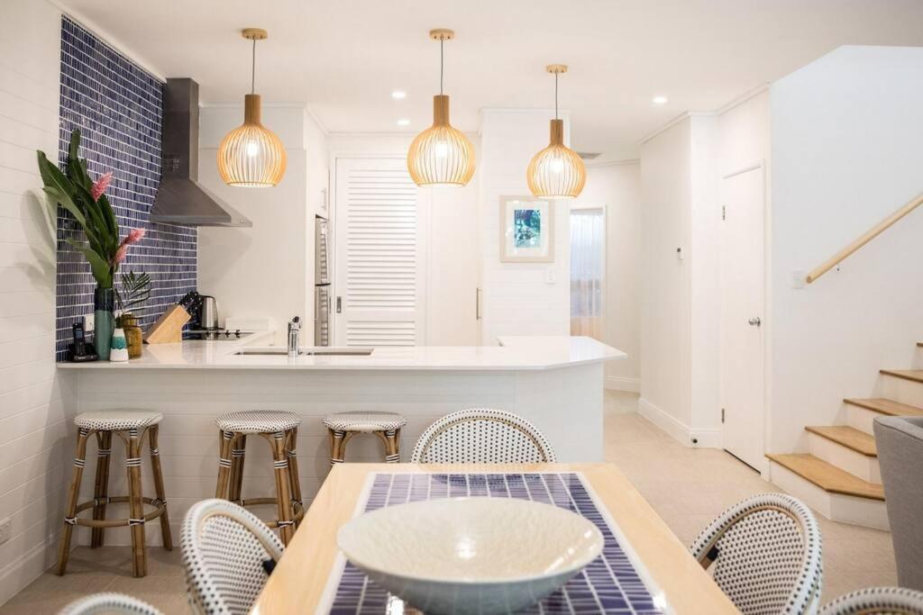 Amaroo - Absolute Beachfront *