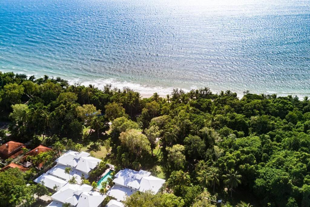 Amaroo - Absolute Beachfront