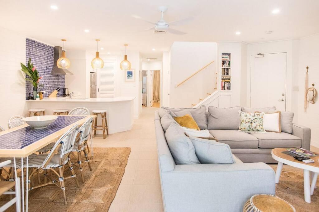 Amaroo - Absolute Beachfront Villa *