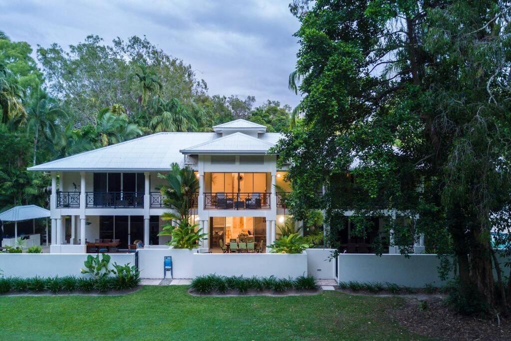 Amaroo - Absolute Beachfront