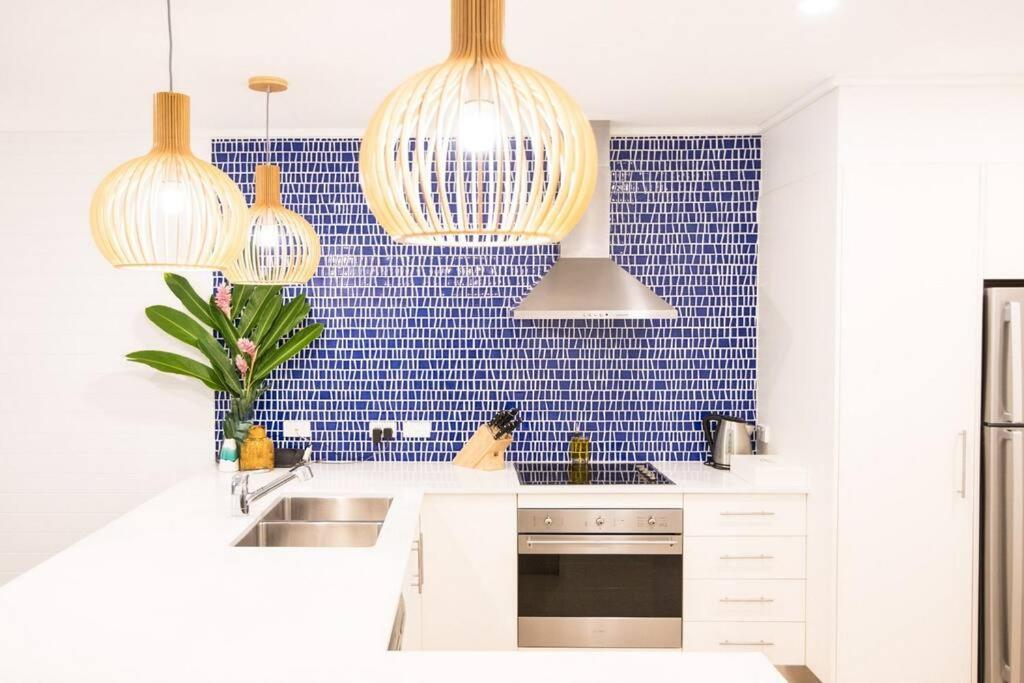 Amaroo - Absolute Beachfront Villa