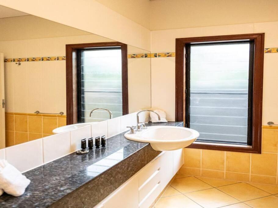 25 Solander Boulevard - Seashells, Holiday home Port Douglas