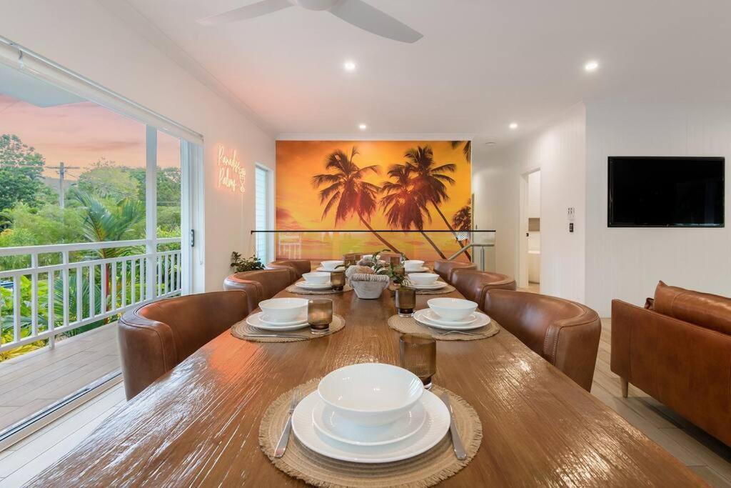 Paradise Palms - *