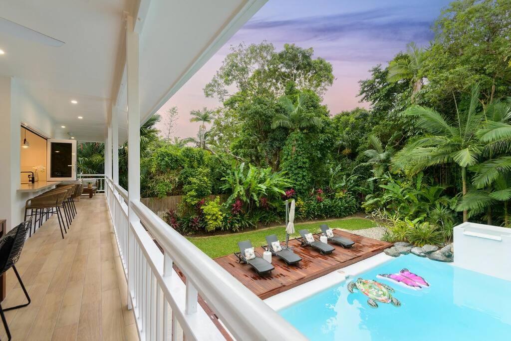Paradise Palms -