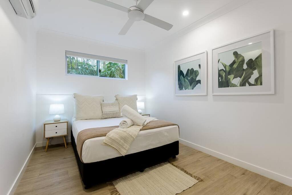Paradise Palms - *