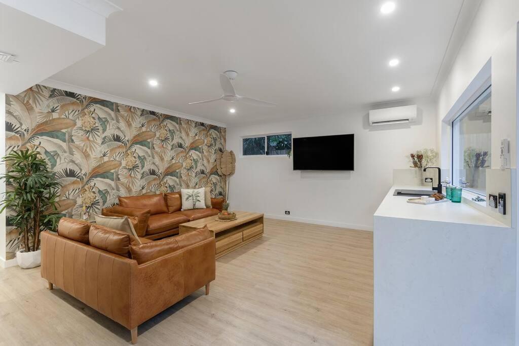 Paradise Palms -